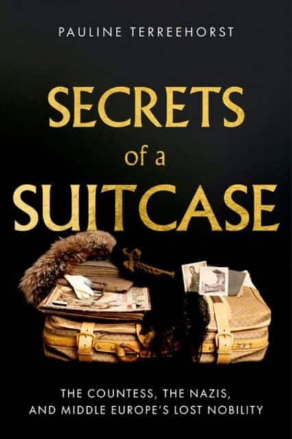 Secrets of a Suitcase av Pauline Terreehorst