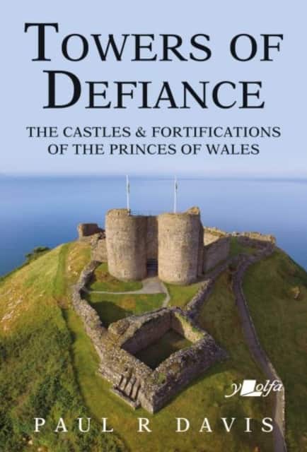 Towers of Defiance - Castles and Fortifications of the Princes of Wales av Paul R. Davis