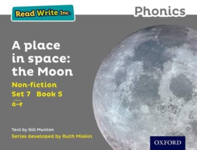 Read Write Inc. Phonics: A Place in Space: The Moon (Grey Set 7 Non-fiction 5) av Gill Munton