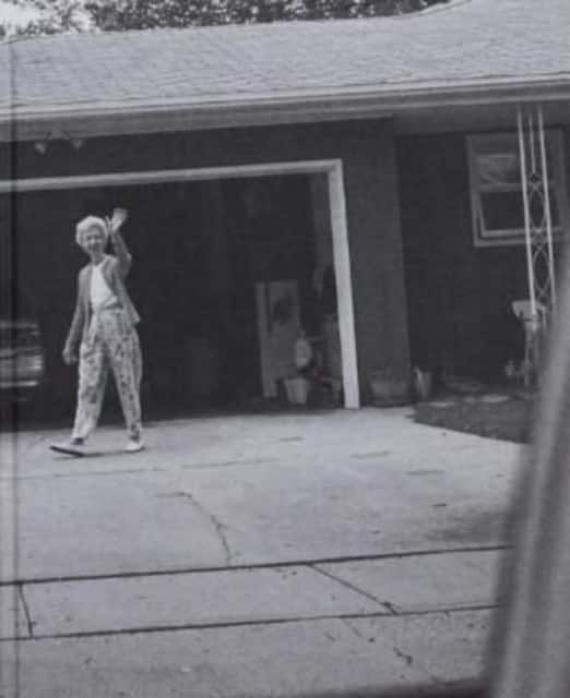 Leaving and Waving av Deanna Dikeman