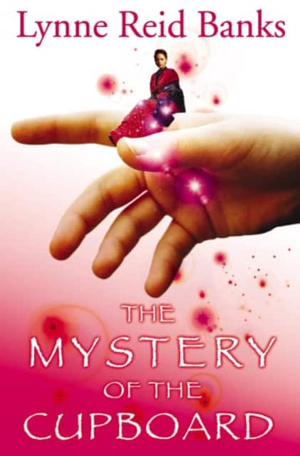 The Mystery of the Cupboard av Lynne Reid Banks