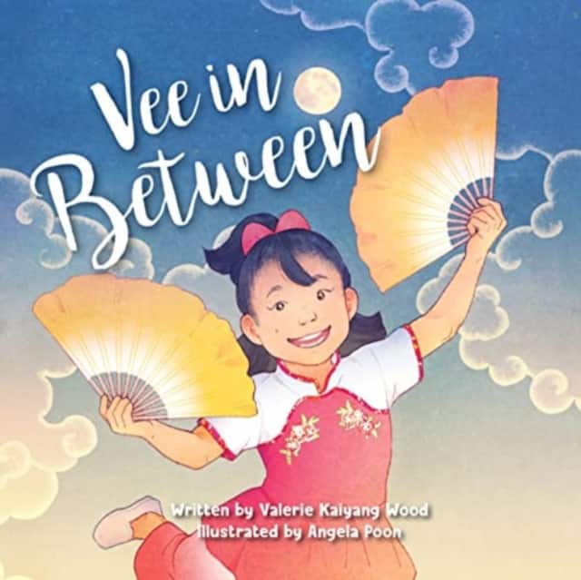Vee in Between av Valerie Kaiyang Wood