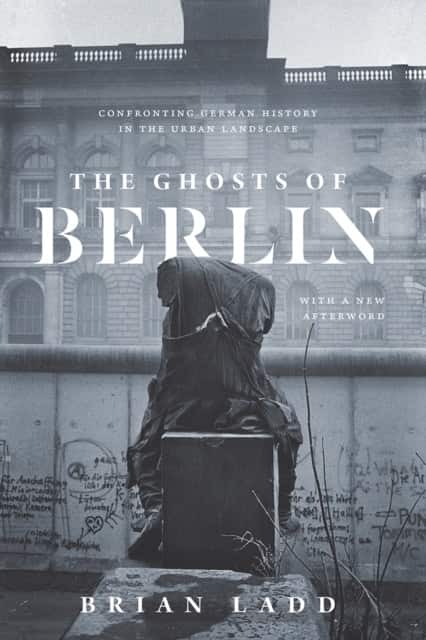 The Ghosts of Berlin – Confronting German History in the Urban Landscape av Brian Ladd