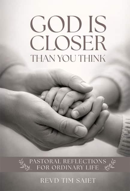 God Is Closer av Tim Saiet