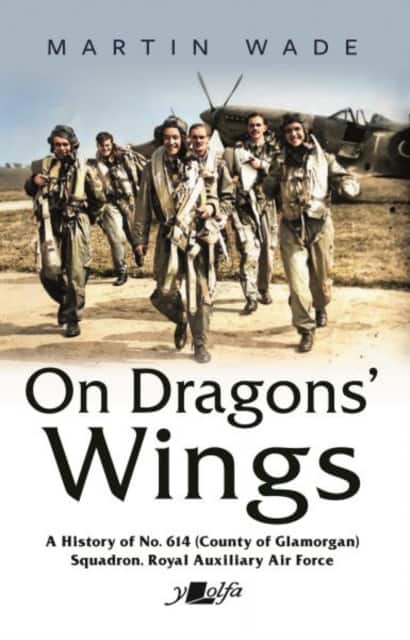 On Dragons' Wings av Martin Wade