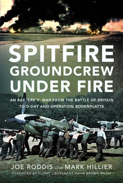 Spitfire Groundcrew Under Fire av Mark Hillier