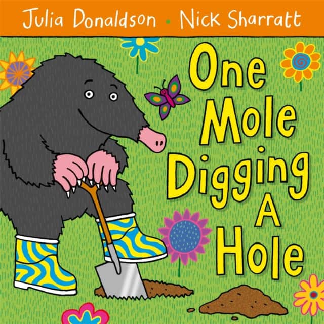 One Mole Digging A Hole av Julia Donaldson