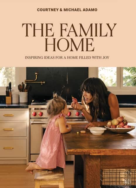 The Family Home av Courtney Adamo