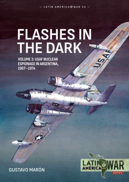 Flashes in the Dark Volume 3 av Gustavo Maron