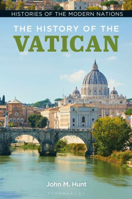 The History of the Vatican av John M. Hunt
