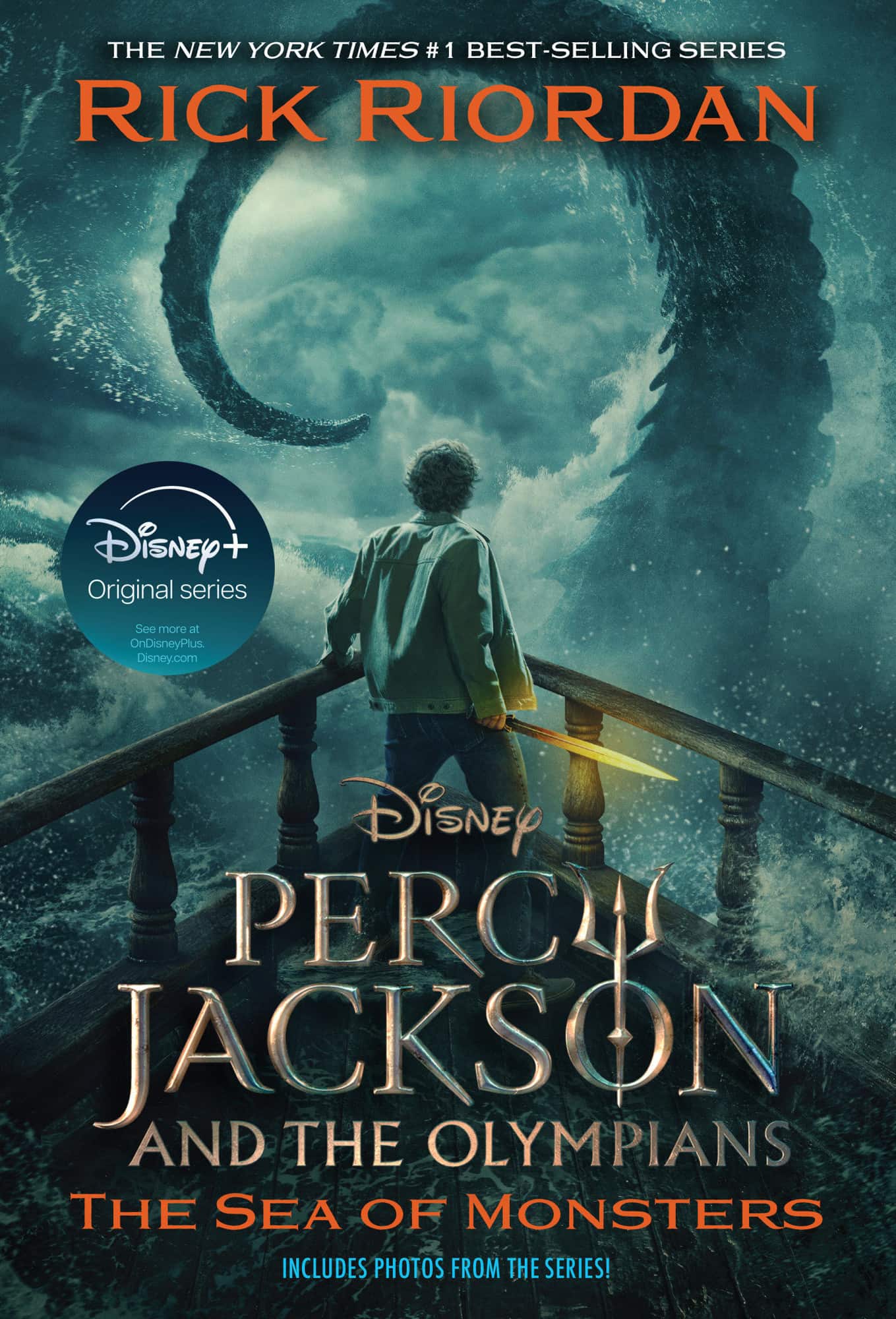 Percy Jackson and the Olympians, Book Two: Sea of Monsters Disney+ Tie in Edition av Rick Riordan