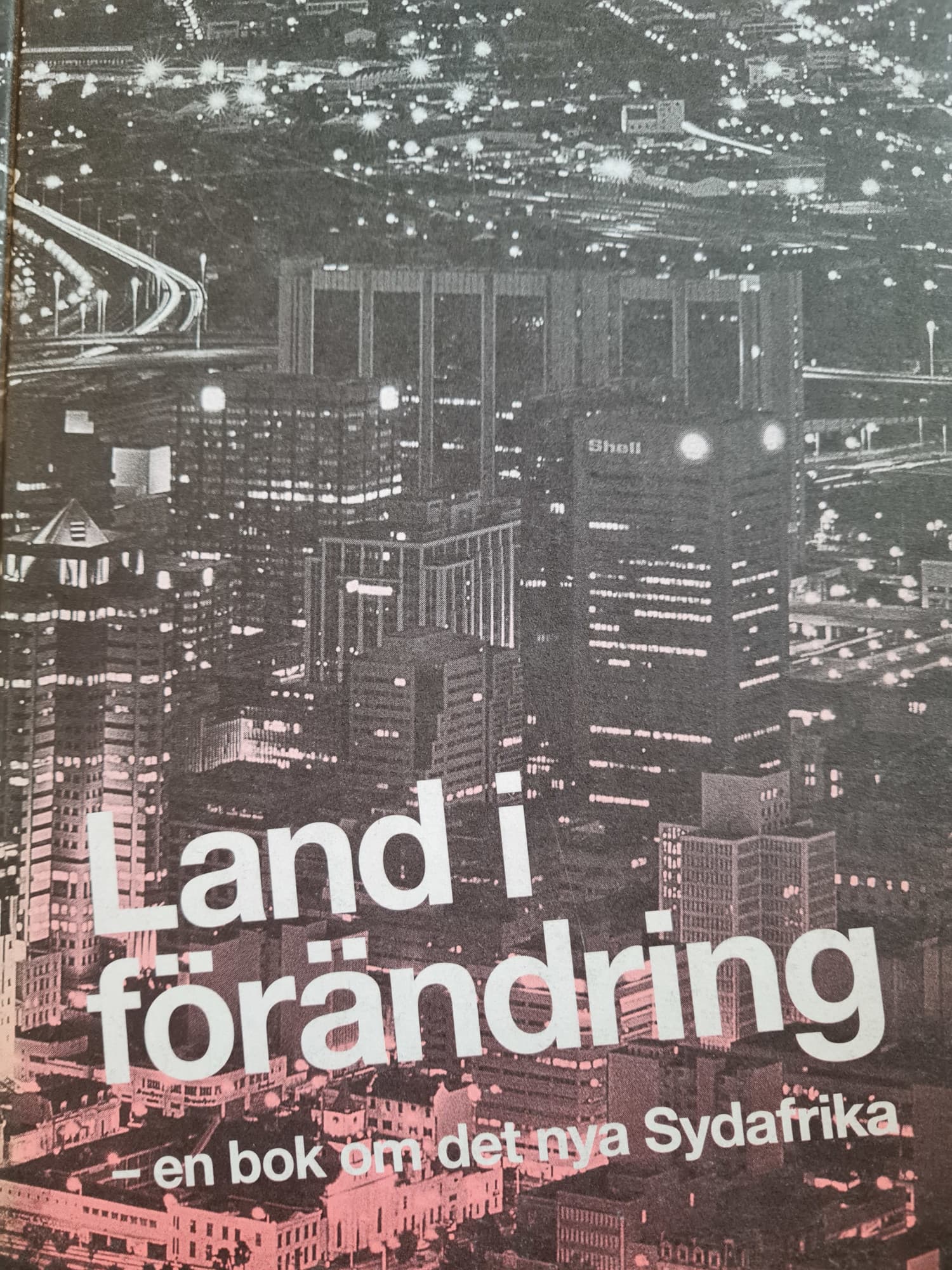Land i förändring : en bok om det nya Sydafrika