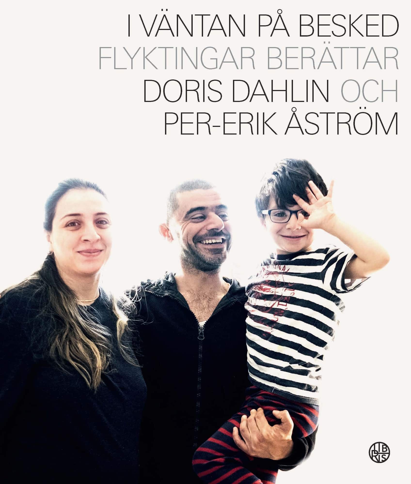 I väntan på besked : flyktingar berättar av Doris Dahlin